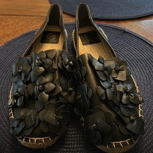 Beautiful comfortable floral garden black leather shoes